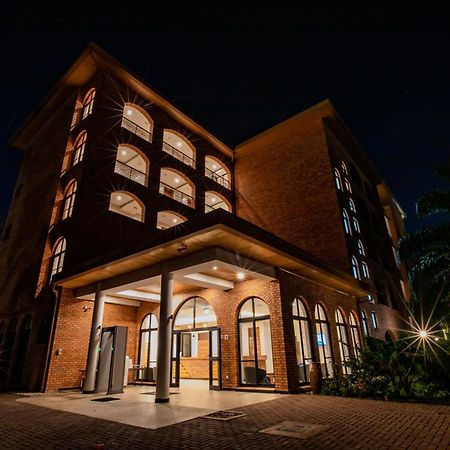 Hotel Chez Lando Кігалі Екстер'єр фото