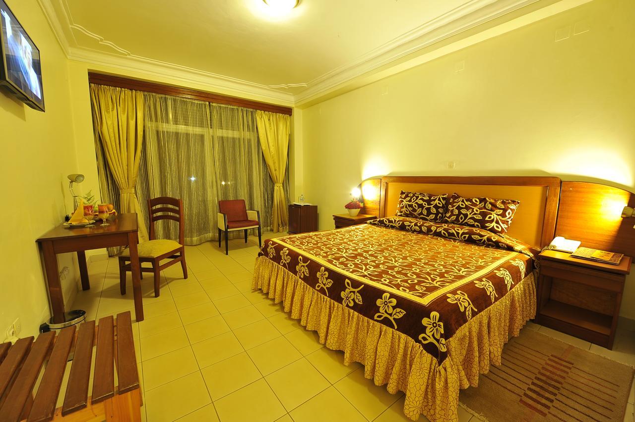 Hotel Chez Lando Кігалі Екстер'єр фото